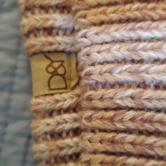 Ponytail Toboggan - Picture 3 of 3